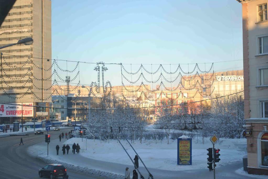 Murmansk City Center Vip Apartments Exteriör bild